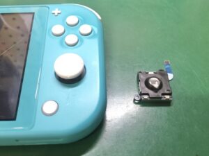 修理後の右スティックが直ったSwitchLite