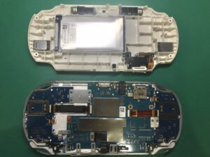 「PSvita」の劣化したバッテリーの交換を行いました！