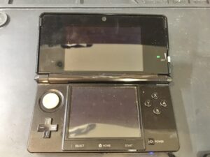 【任天堂3DS】画面が映らなくなった。「起動不可の復旧作業」の修理を行いました！