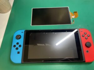 ニンテンドースイッチ　液晶破損