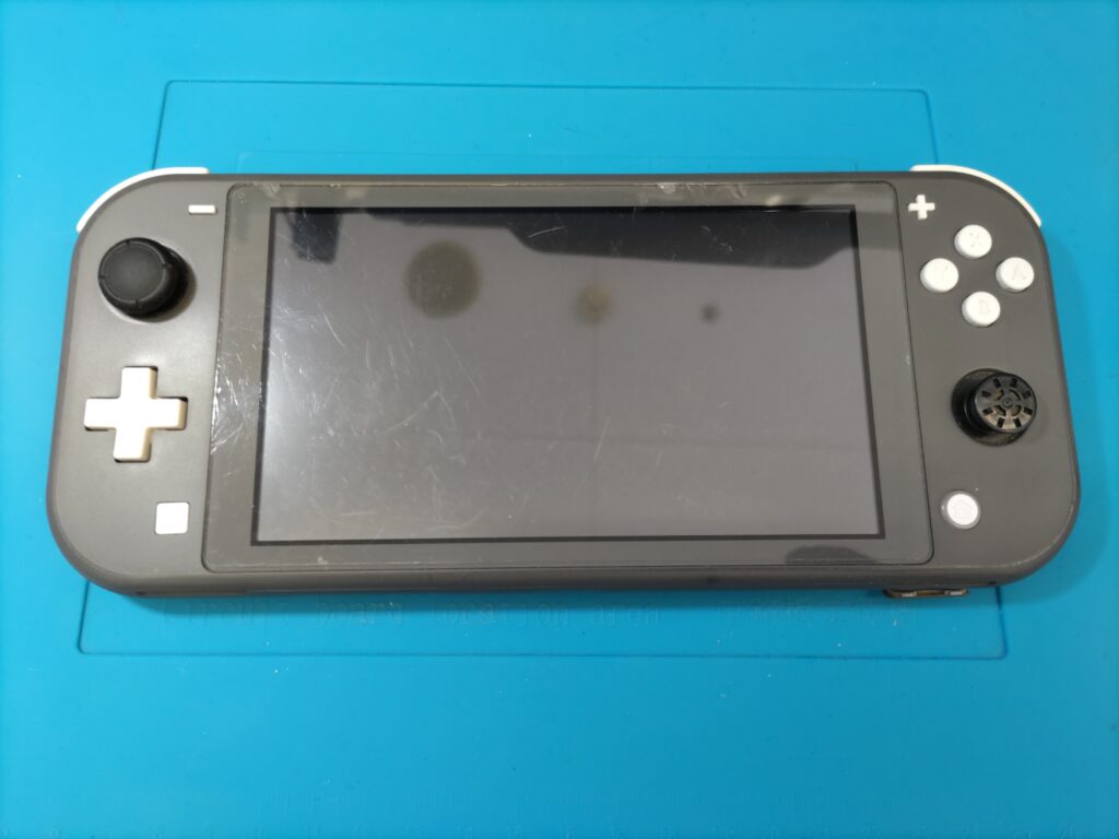 【要修理】Nintendo Switch Lite グレー Nintendo Switch Liteの修理（液晶画面割れ破損修理・交換） | パソじゅく
