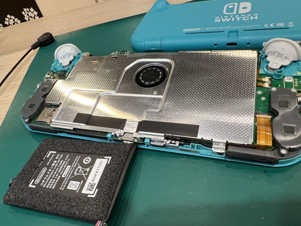 Nintendo Switch Lite 要バッテリー交換 Nintendo Switch Lite Battery Replacement | Disassembly