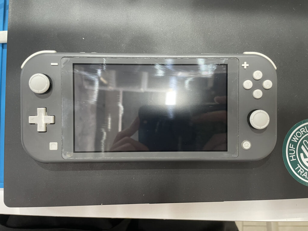 Nintendo Switch Lite グレー 液晶不良 Nintendo Switch Lite（ニンテンドースイッチライト）の液晶修理なら